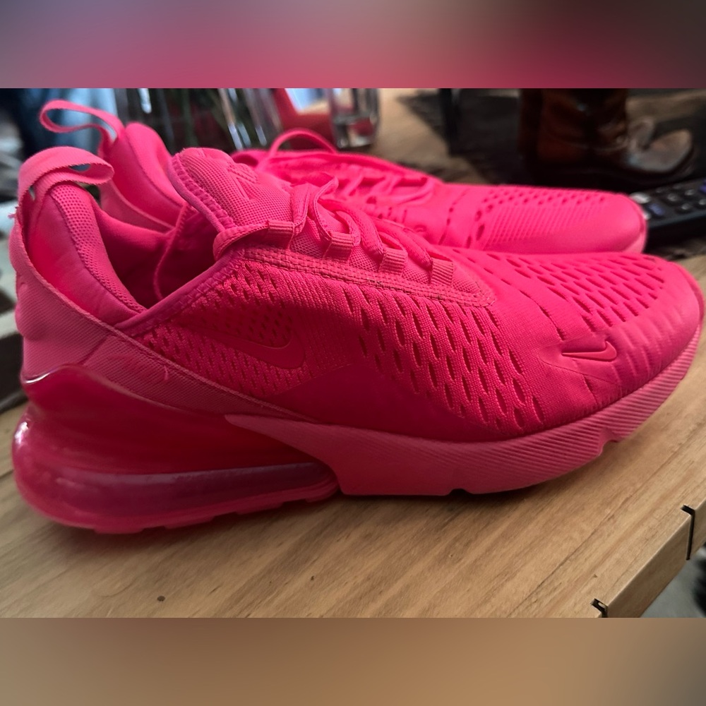 Hyper pink air max 270